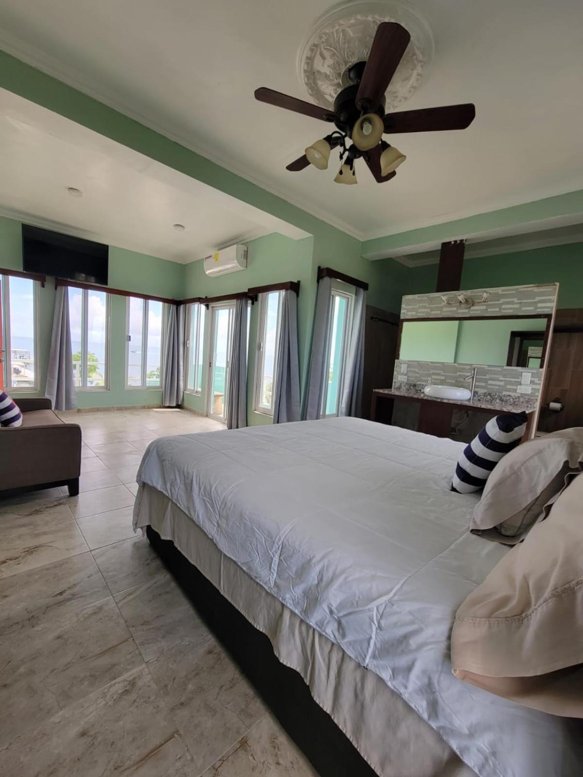 Island Magic Villas Caye Caulker Exterior photo
